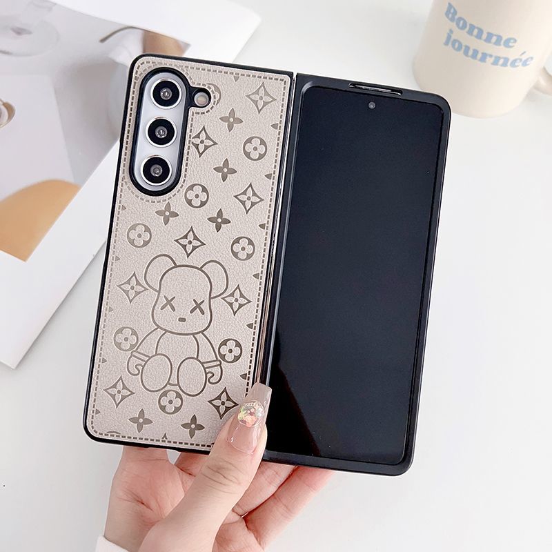 94时尚适用于三星zfold4手机壳w24折叠屏fold小熊f9000仿皮w22潮