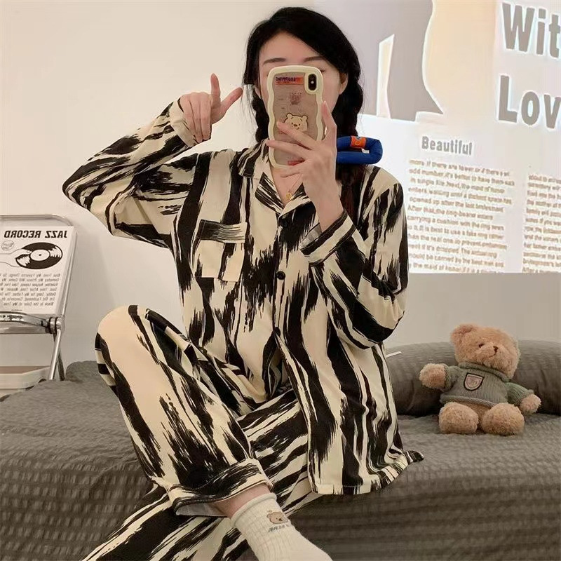 芬腾情侣睡衣男女卡通蜡笔小新春秋季少年长袖长裤套装新款家居服