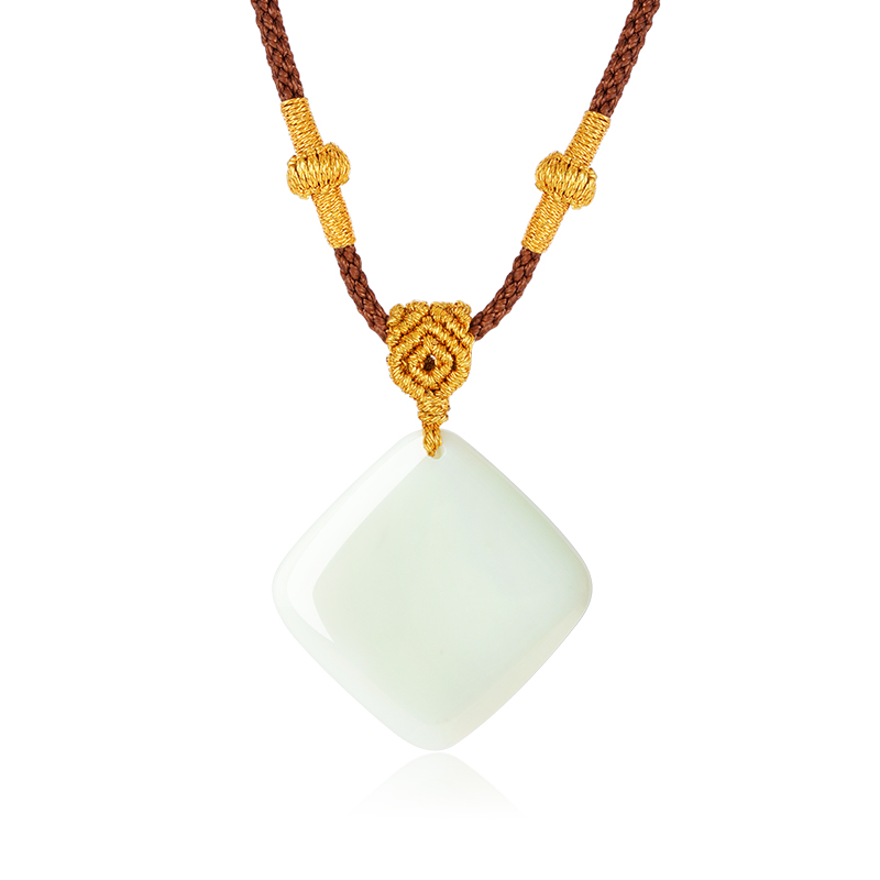 周大生天然无事牌和田玉项链