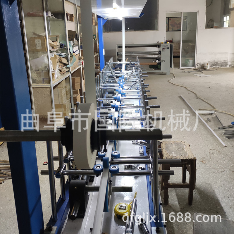PVC竹木纤维集成墙板包覆机