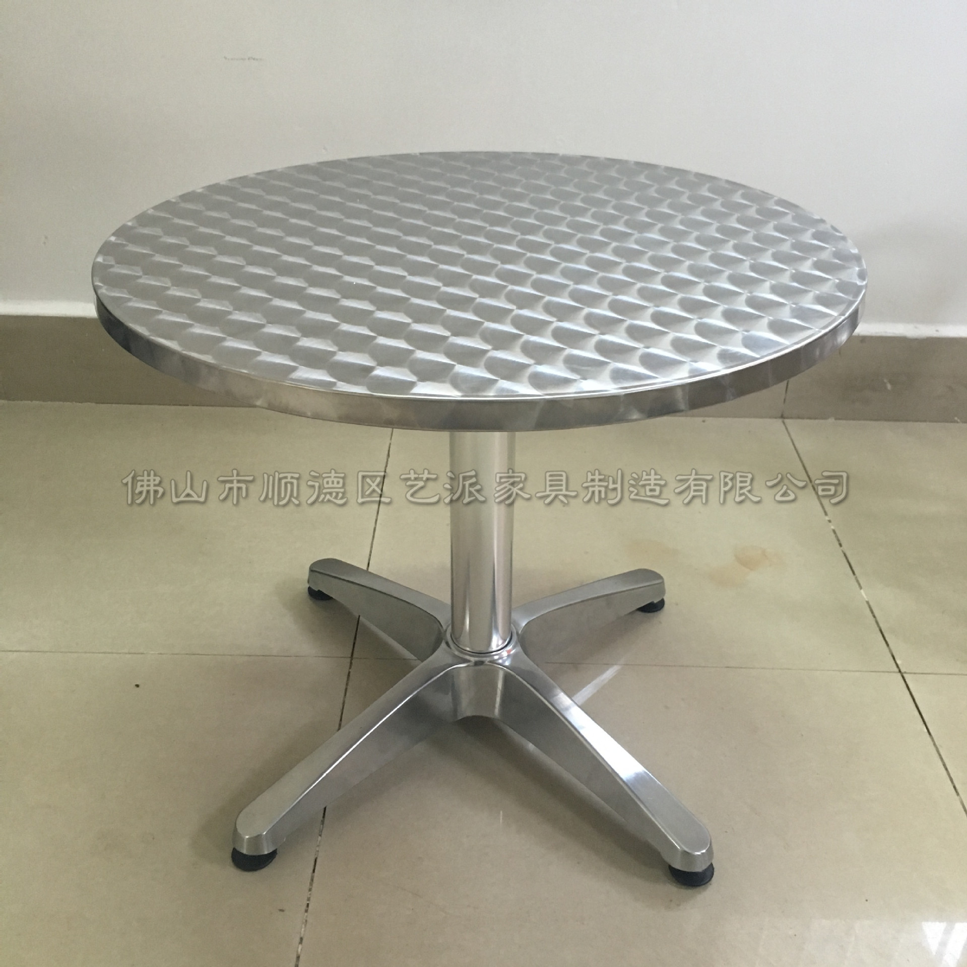 不锈钢铝合金包边木板餐桌