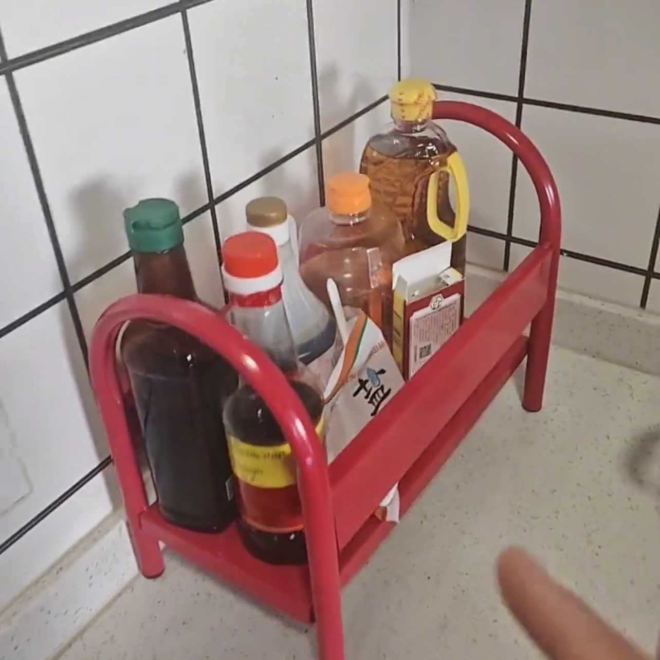 新款红色警戒灭火器架厨房调料瓶收纳支架灭火器箱子底座2025便携