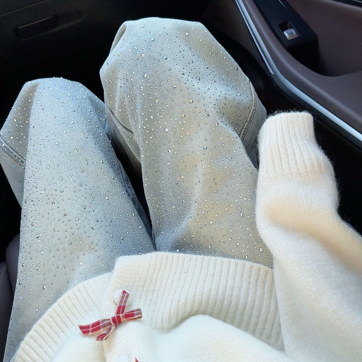 浅色细闪烫钻直筒牛仔裤女新款2026冬季宽松显瘦阔腿裤子抖音同款