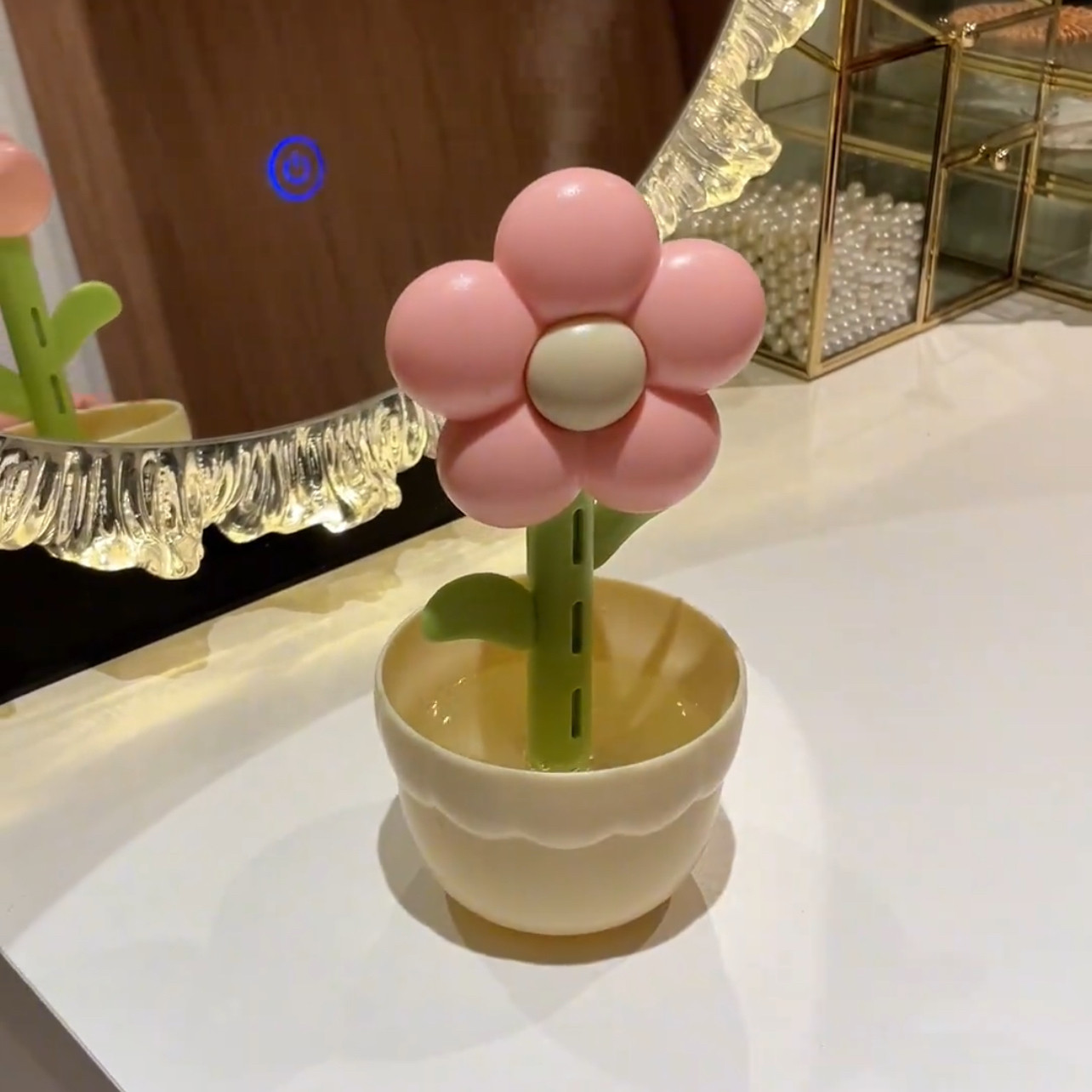 装饰品不插电充电式可爱桌面摆件迷你花朵加湿器卧室加湿灯新款