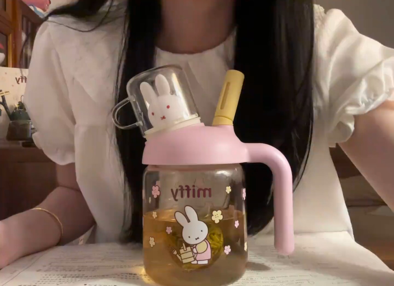 玻璃水杯新款粉色透明卡通女大容量吸管耐高温2026带盖咖啡杯