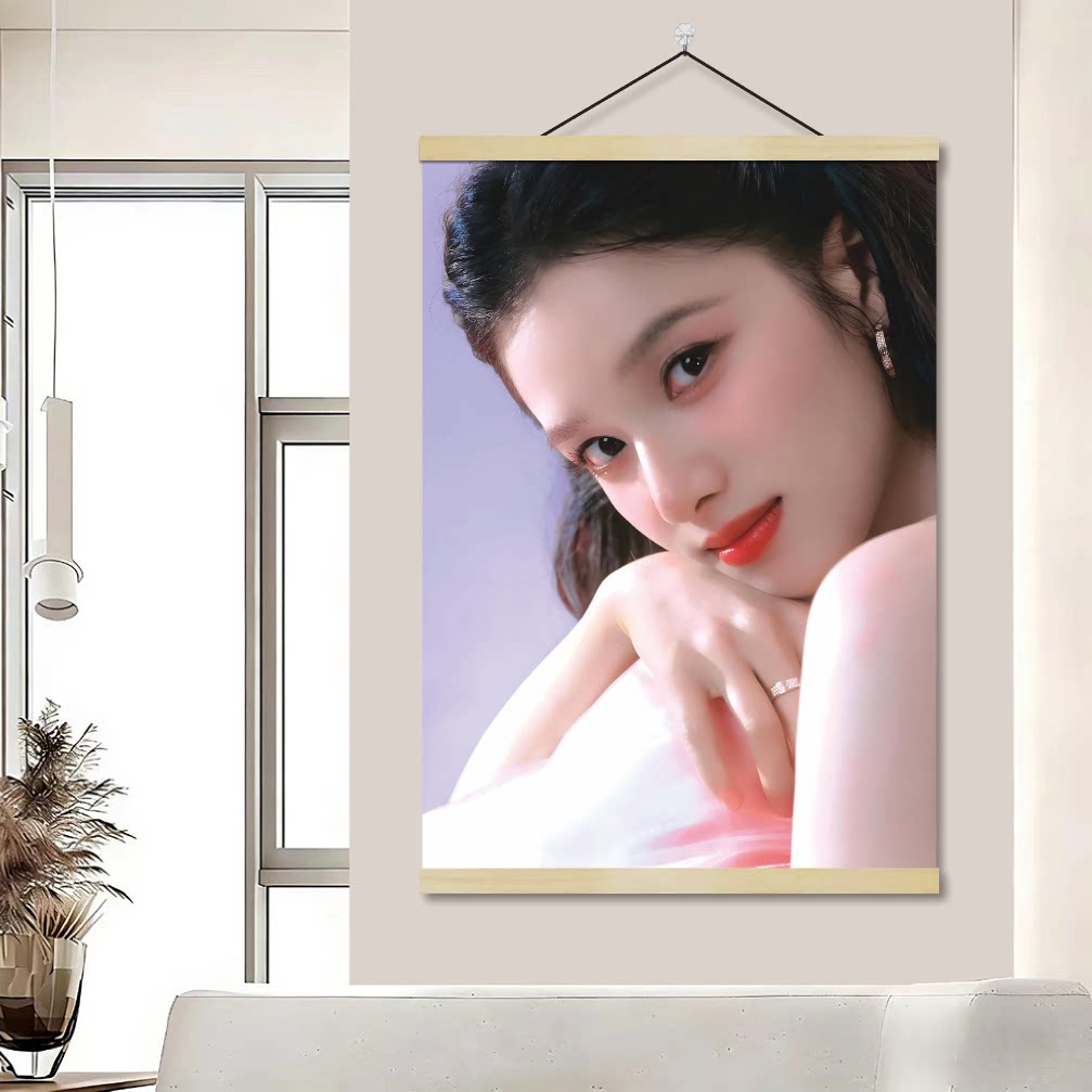 张婧仪装饰挂画挂图挂布女生宿舍卧室客厅海报墙贴纸免打孔卷轴画图片