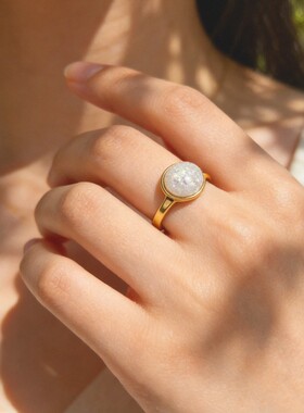 2026年新款小众独特圆形人鱼姬炫彩戒指欧美跨境轻奢高级感指环女