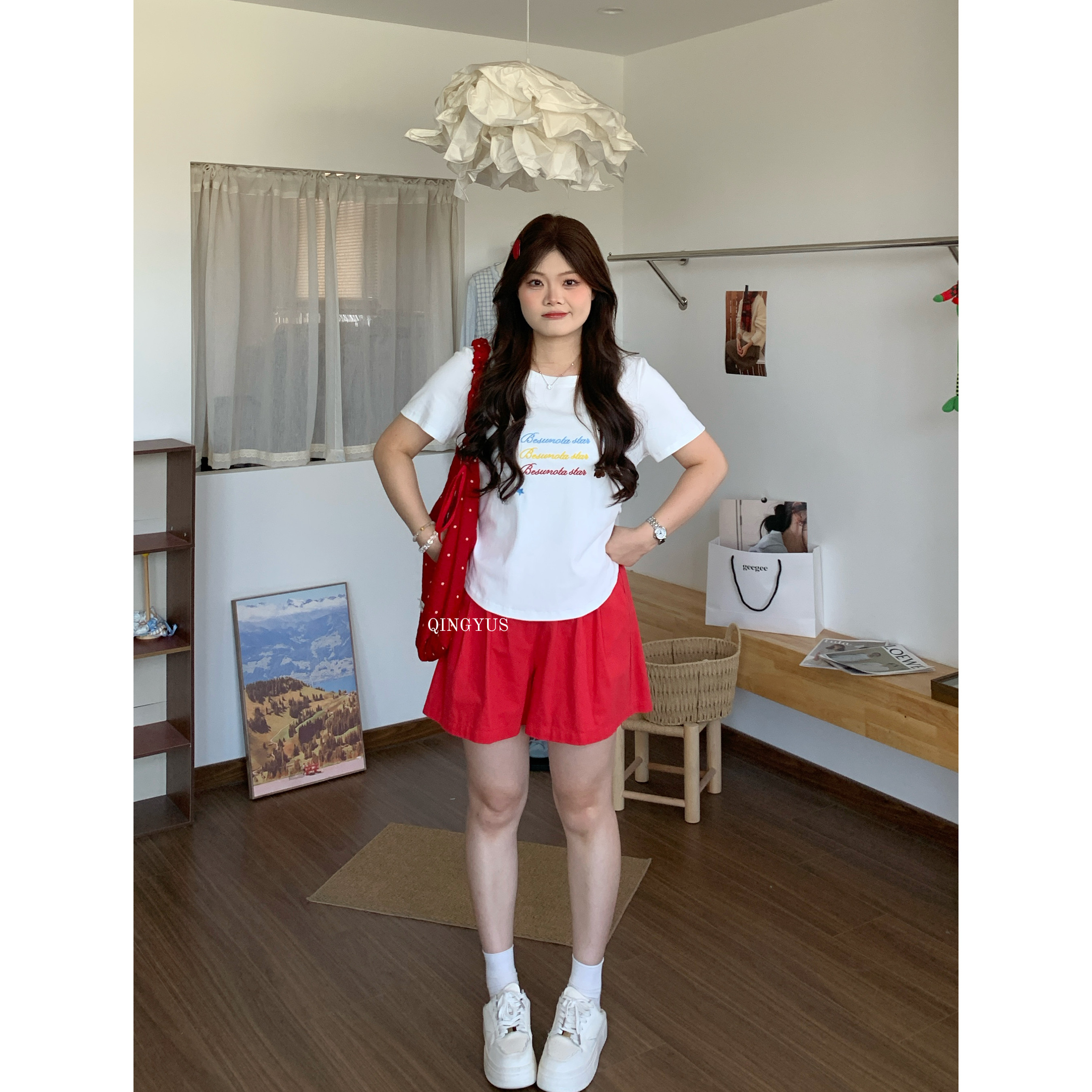 青屿衫-微胖夏季大码韩系甜美可爱风小狗字母刺绣褶皱收腰正肩T恤