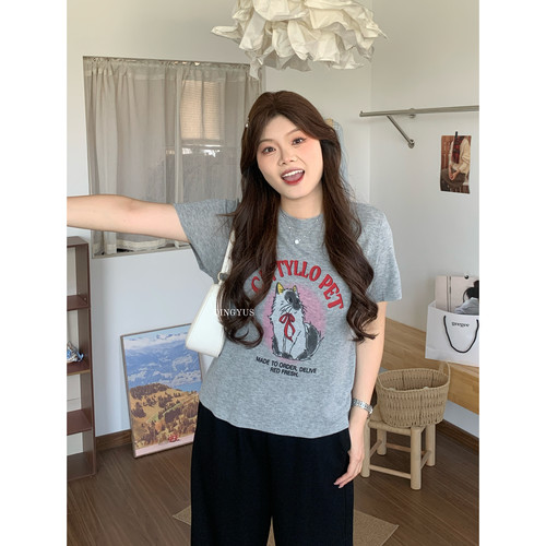 青屿衫-微胖夏季大码韩系ins风甜美卡通小猫印花正肩短袖针织T恤