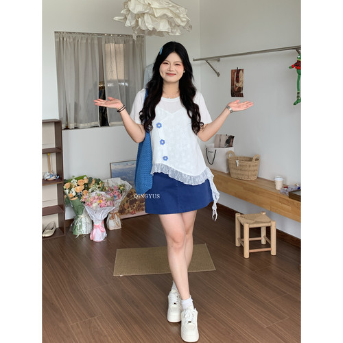 青屿衫-微胖夏季大码韩系小清新减龄假两件蕾丝拼接设计感正肩T恤