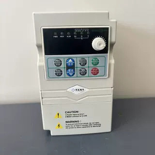 双正电气220V1.5KW变频器全新
