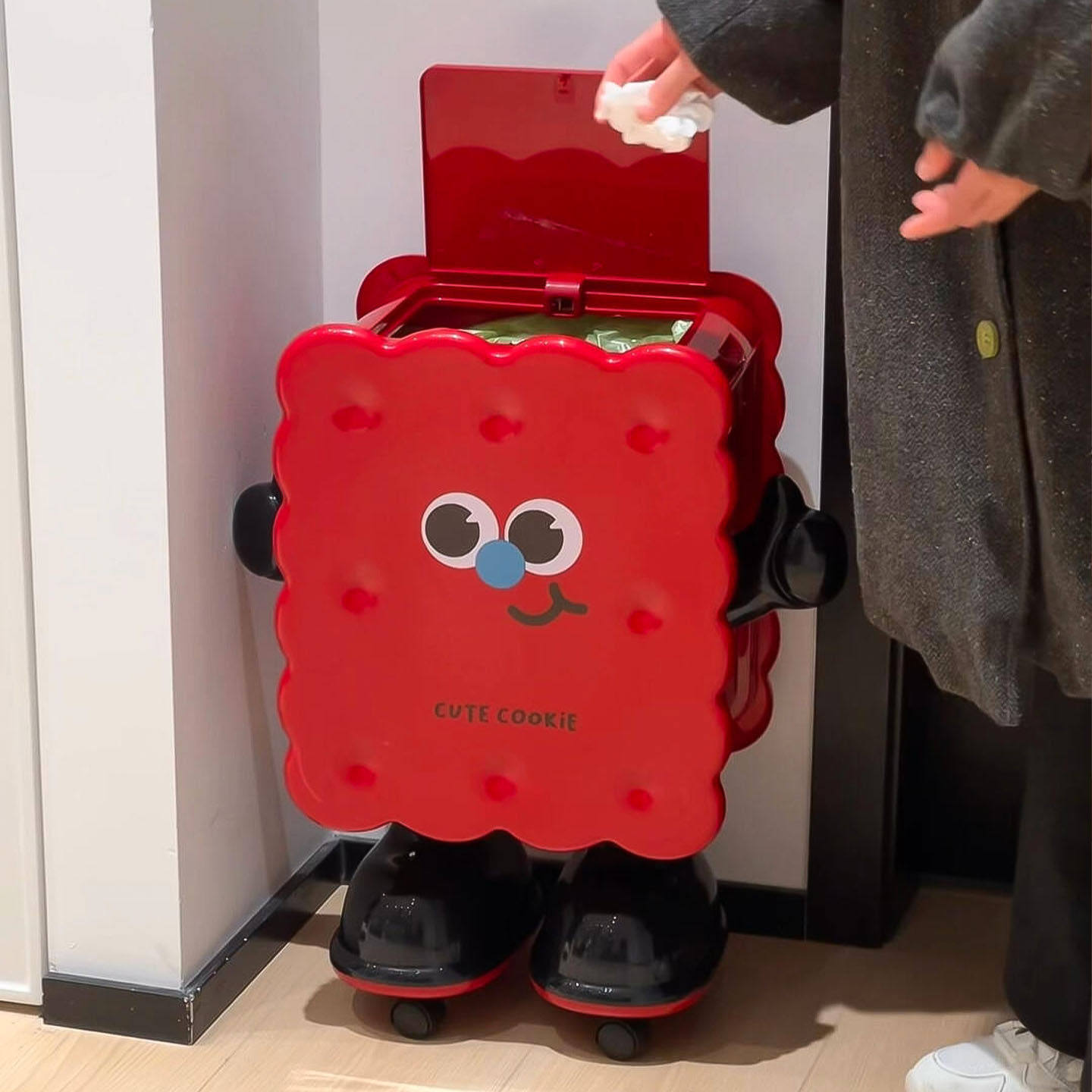 饼干垃圾桶家用客厅厨房大容量带盖可移动垃圾篓可爱摆件2026新款