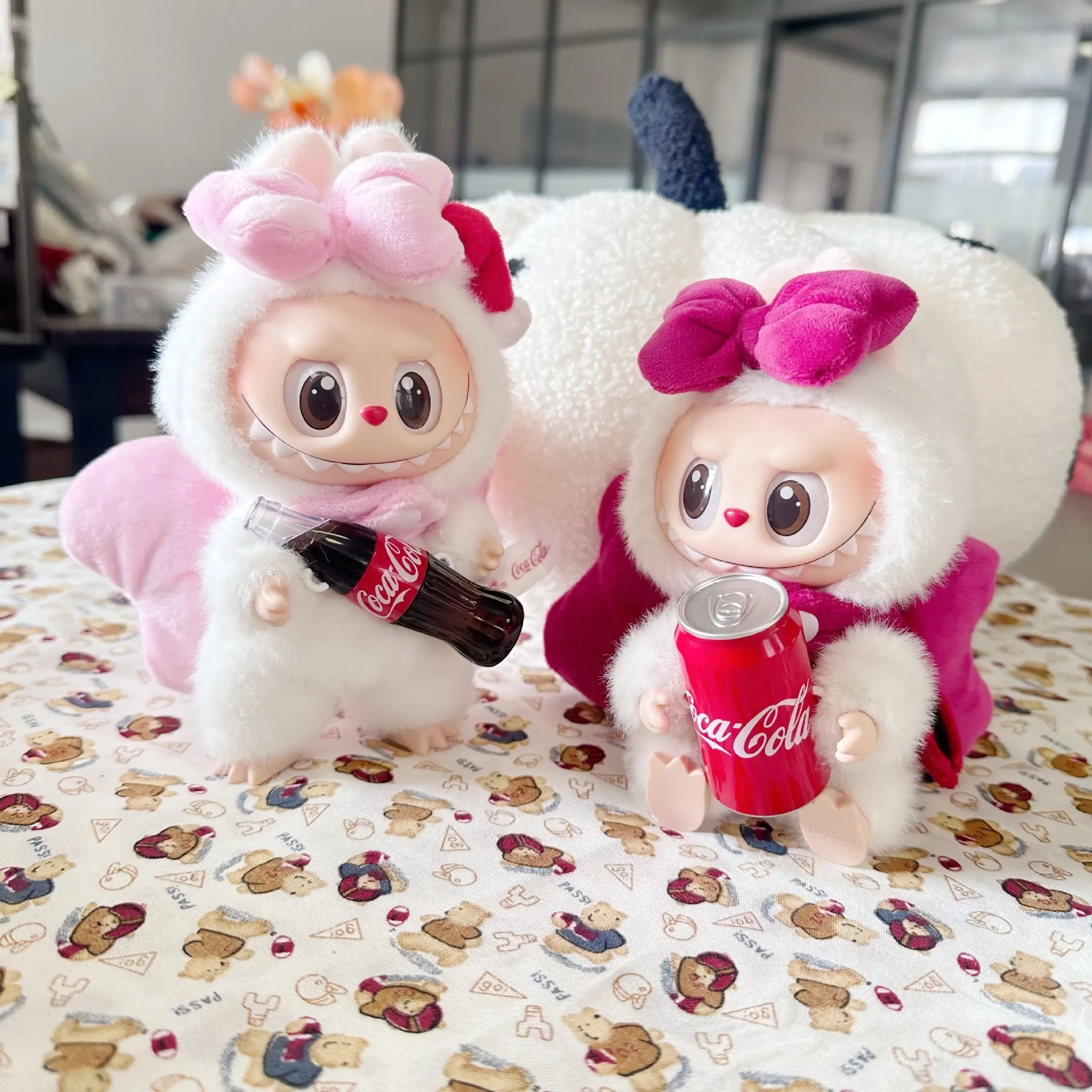 一二三代挂件拉布布公仔衣服LABUBU可口可乐着替快乐因子蝴蝶结服