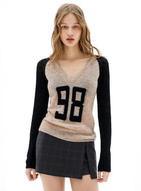 call it a day杏黑撞色深V插肩袖微透修身针织衫女数字提花毛衣春