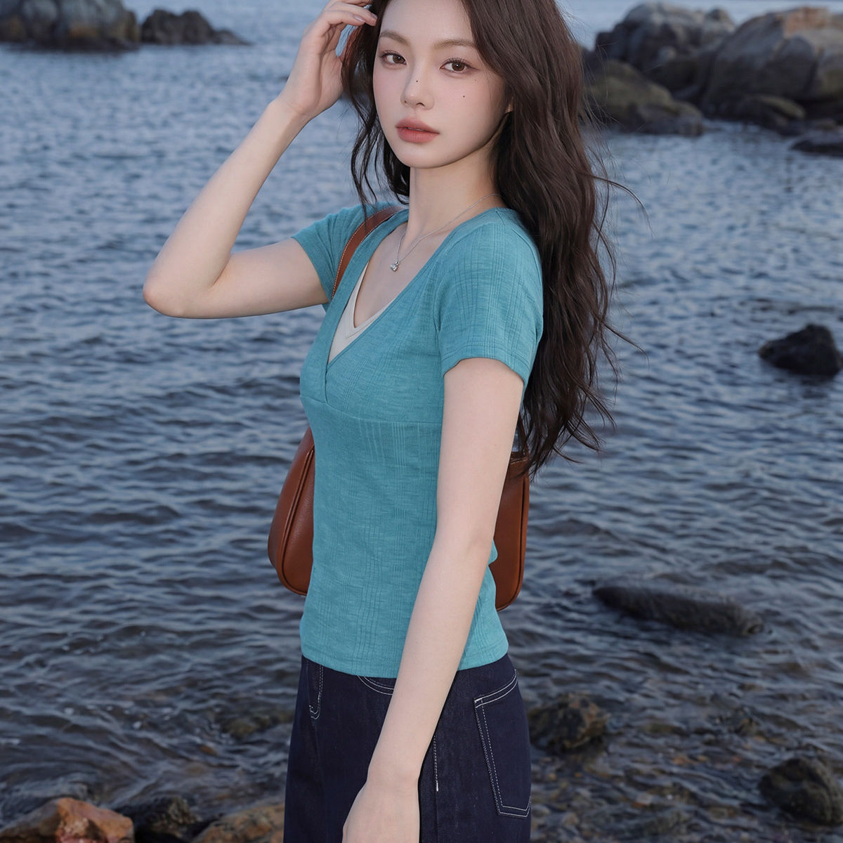 韩系假两件V领正肩短袖女