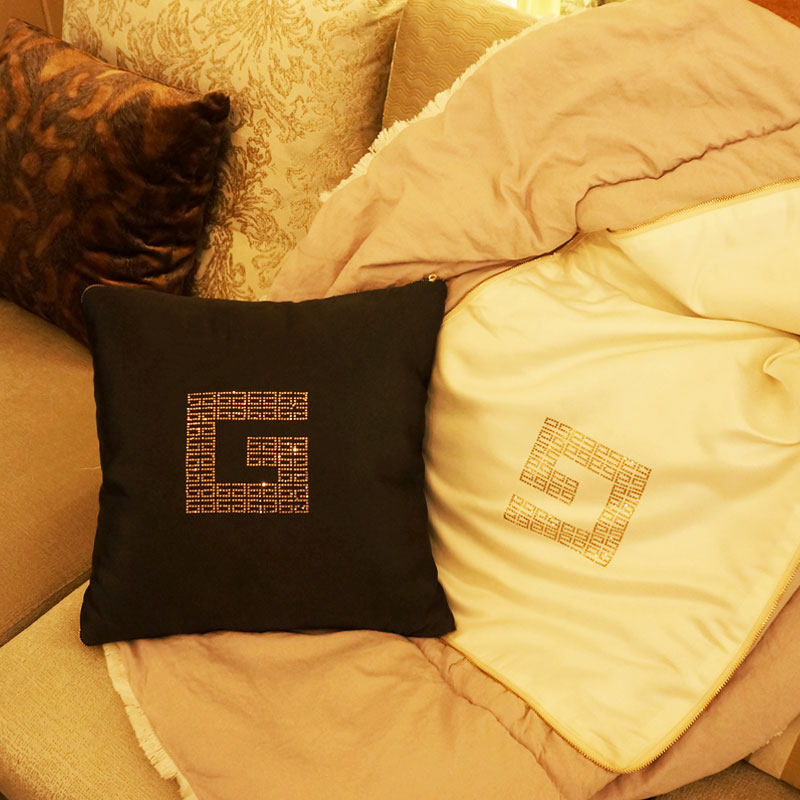 2020新c款水钻午休汽车载抱枕被子两用午睡多功能家用卧室客厅沙,居家布艺,抱枕被,淘宝优惠券,粉丝福利购,淘宝优惠卷