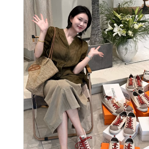 2026夏季新款橄榄绿老钱风慵懒感宽松V领长袖衬衫时尚防晒衬衣女