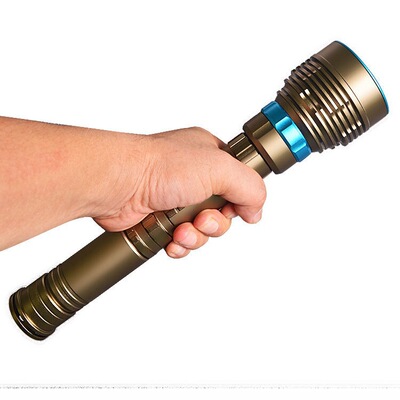 潜水手电筒L2 Diving light 22650潜水手电7颗L2强光手电筒