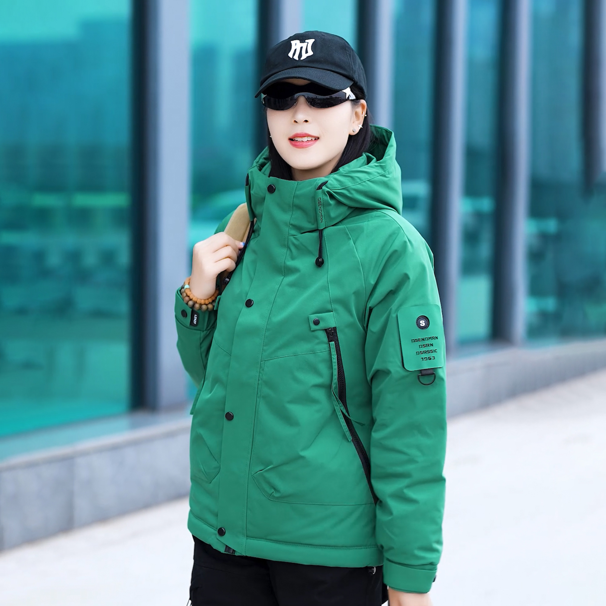 冬季厚款连帽男女同款羽服宽松保暖外套防风防水户外防寒服908