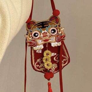 斜挎包小男孩福袋刺绣老虎周岁礼喜庆2026新款儿童单肩包压岁钱包