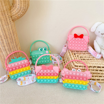 儿童卡通可爱手提斜挎硅胶