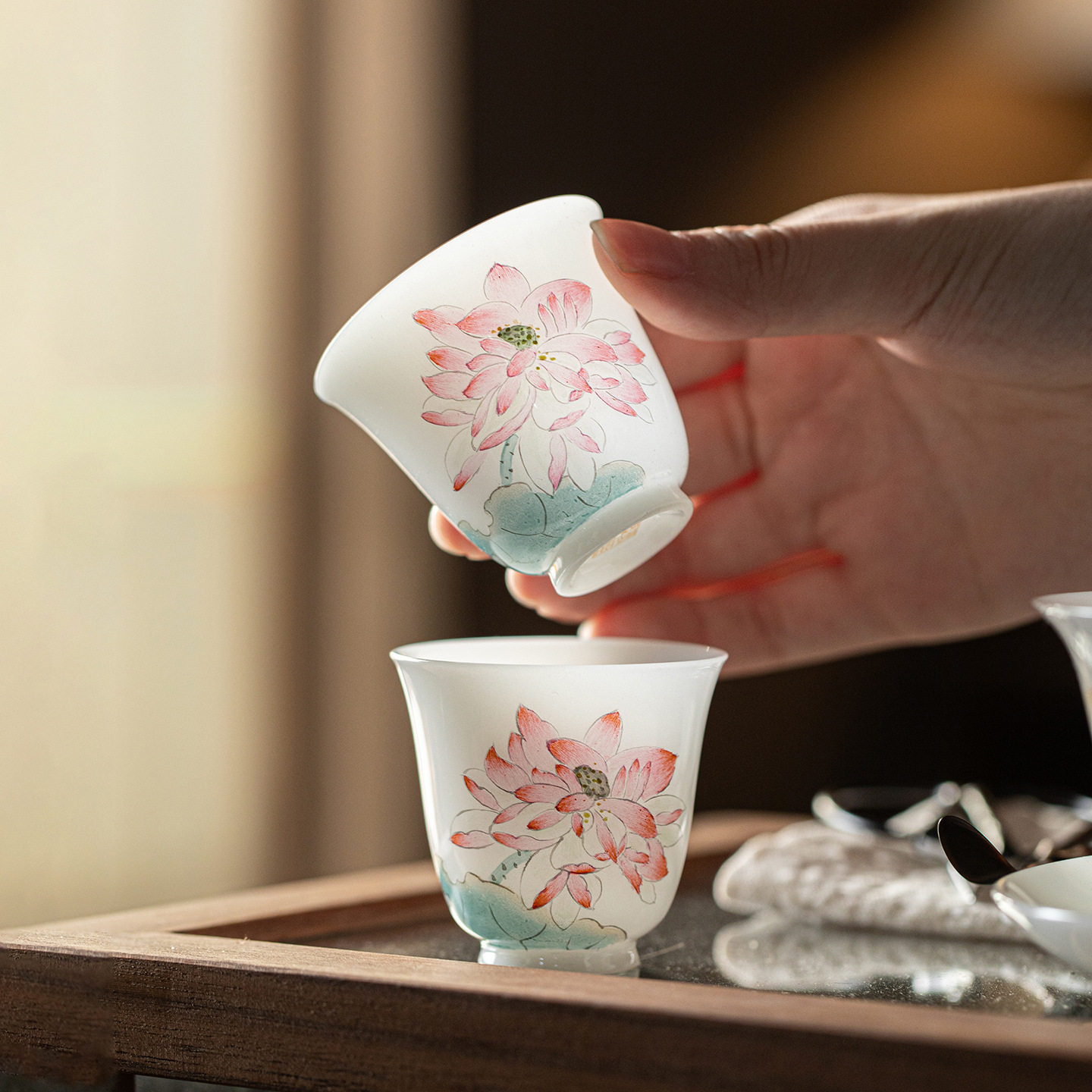 白皙玉泥手绘荷韵品茗杯家用白瓷喝茶小杯子主人杯闻香杯茶具单杯
