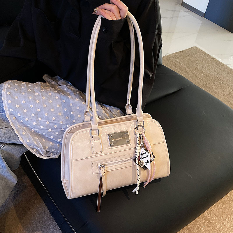 时髦欧美范机车风大容量腋下包包女士新款时尚上班通勤单肩包