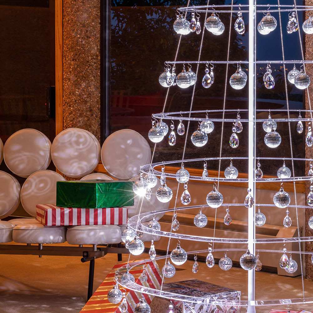 P66D2024新年场景布置水晶发光旋转圣诞树大型场景布置元旦节装饰