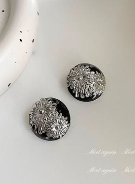 Meet again 新中式复古黑色浮雕立体银花耳环 重工夸张气质耳钉