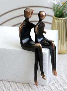 创意抽象情侣人物艺术雕塑欧式家居书房柜边树脂工艺品坐桌边摆件