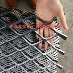 钢板网菱形不锈钢网片冲孔网镀锌护栏重型防O护平台脚踏网冲孔网