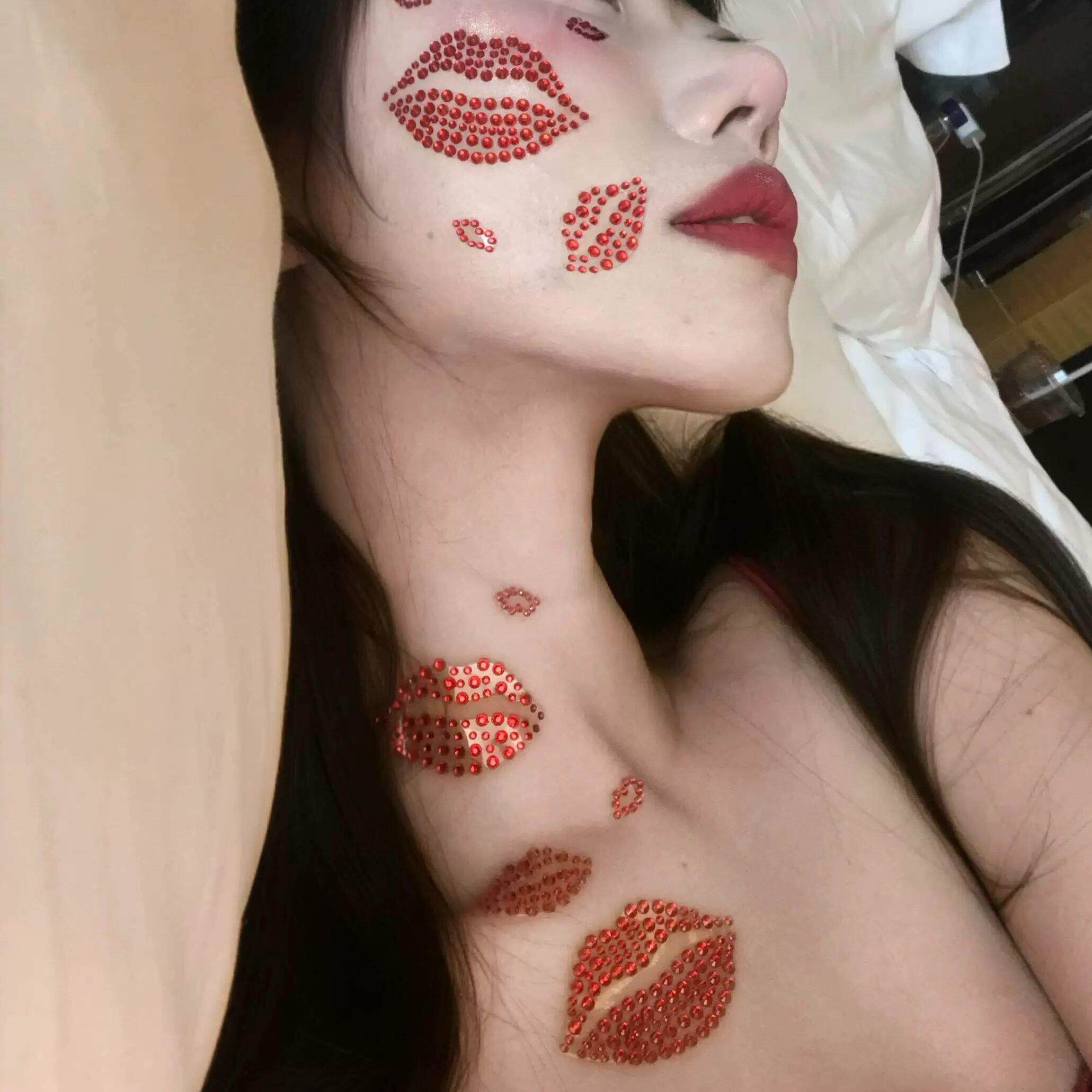 红唇贴纸大红色嘴唇水钻贴饰千禧辣妹脸部化妆装饰y2k音乐节妆造