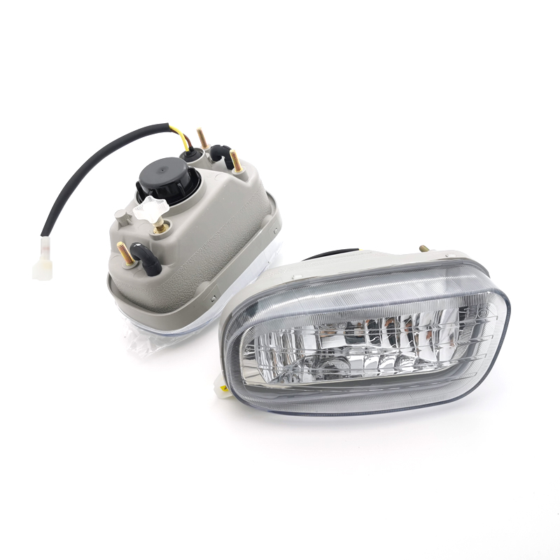 适用于重汽王牌豪曼汽车配件原厂737B757B777B保险杠雾灯前防雾灯