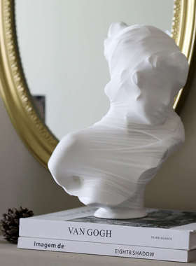 留连《茧》少女雕塑奶油风软装雕像头像陈列艺术品玄关抽象摆件