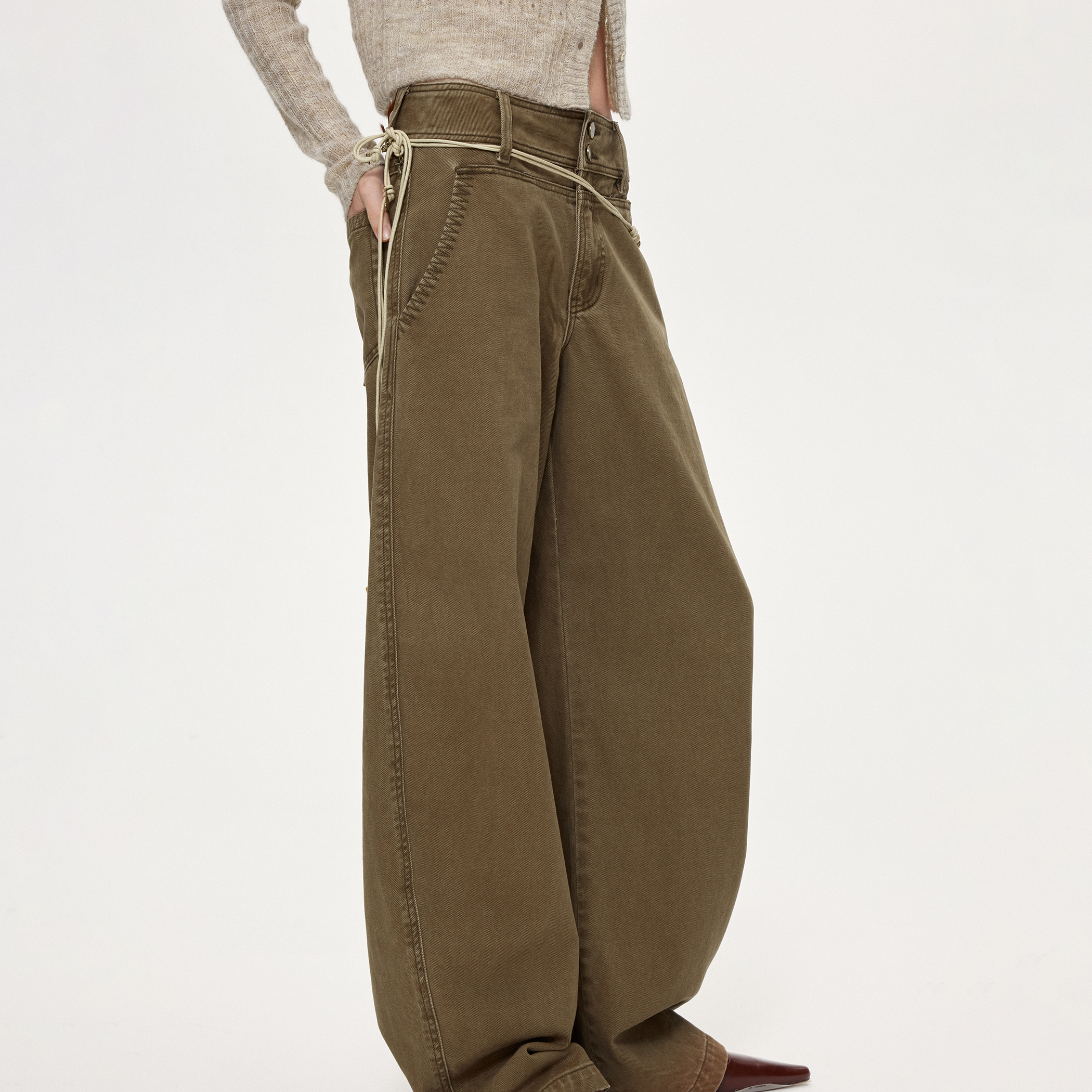 ACOSEY 25FW 双纽扣设计百搭斜纹棉洗水弯刀休闲裤