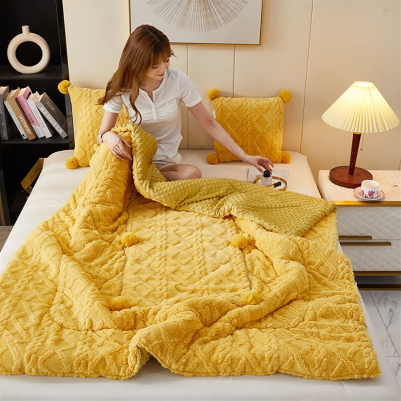 加厚加绒菱形格j抱枕被子两用沙发办公室午睡汽车客厅床上二合一