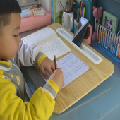 阅读架学生书架桌面可倾斜写字板支架看书写作业可T调节增高读书