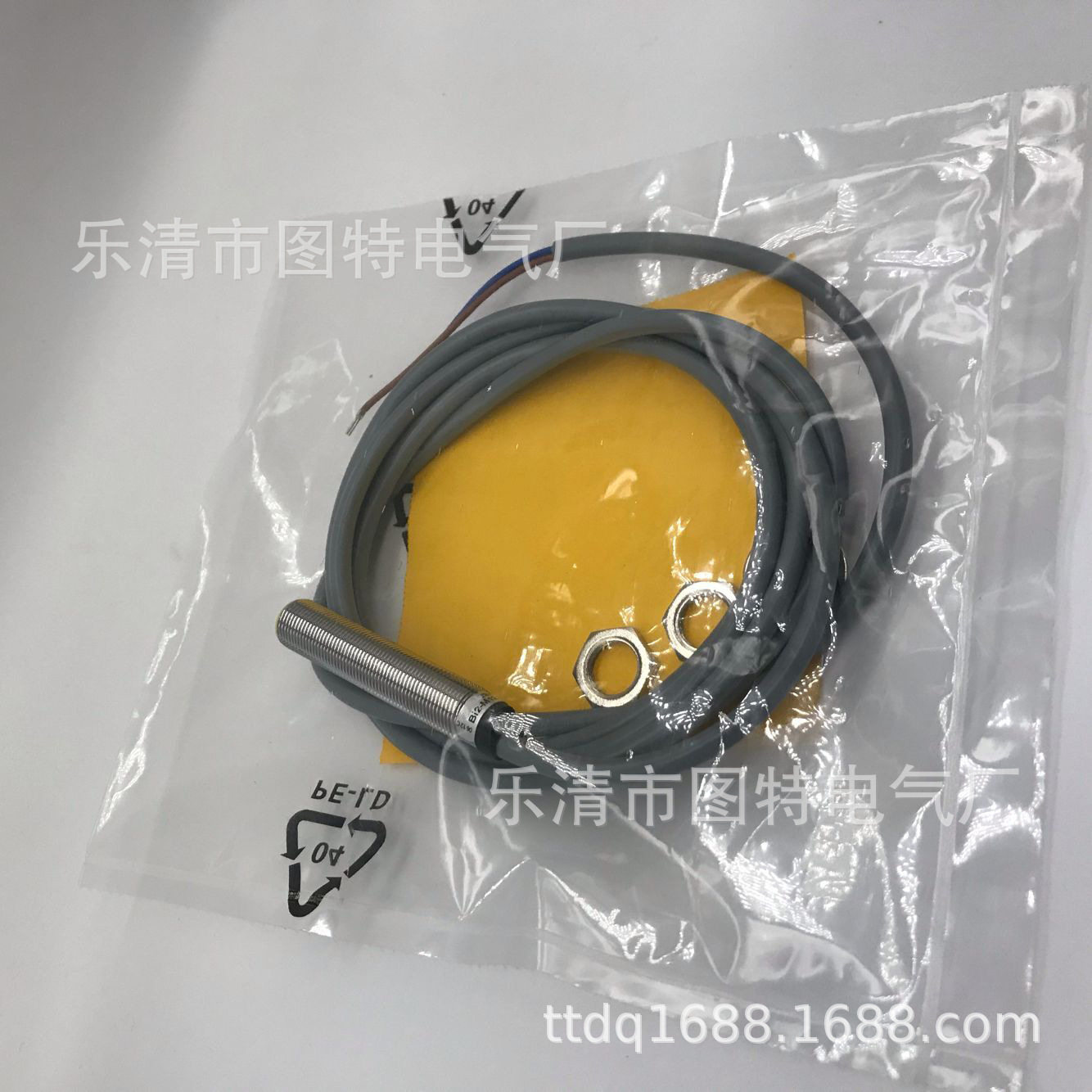 销售 全新电感式交直流BI2-M12-AZ3X接近开关 质保一年实物拍摄