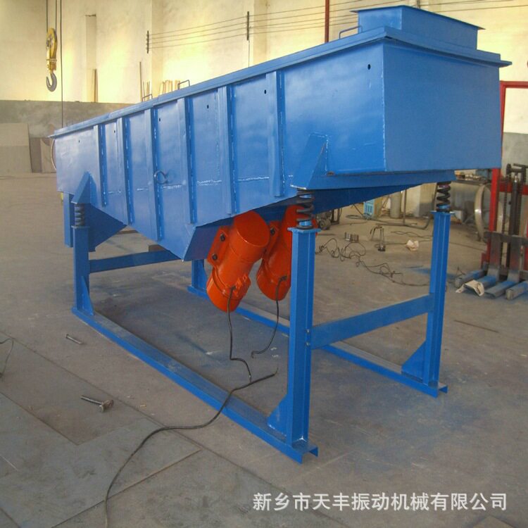 天丰机械直线振动筛筛分物料