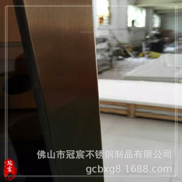 镜面玫瑰金不锈钢红酒柜效果图
