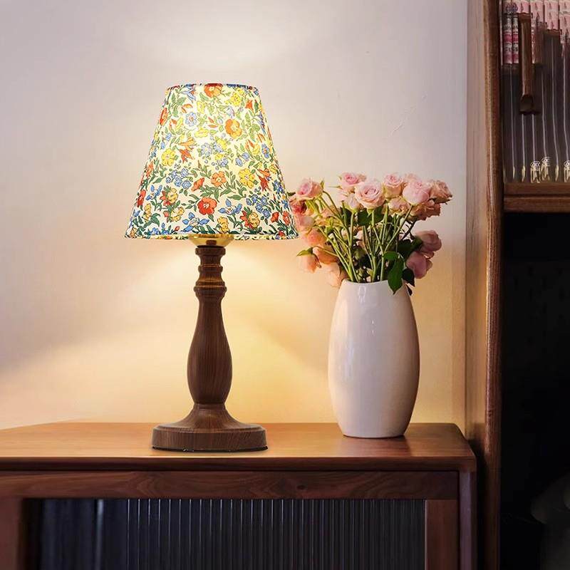 CASA中古风卧室台灯浪漫碎花灯罩温馨氛围美式复古实木床头小夜灯