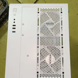 议价电脑主机机箱，型号好像是（航嘉S960暴风雪X冰刃版白色全景