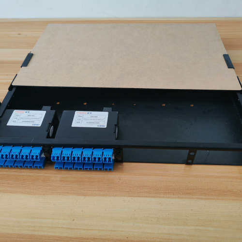 长飞光纤配线架，机架式1U可配mpo模块盒，机房下架2个，9议价