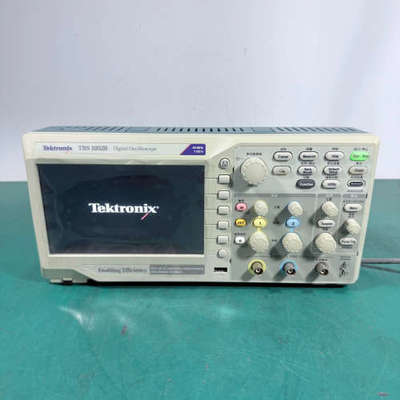 Tektronix泰克TBS1052B数字示波器，双通道50议价