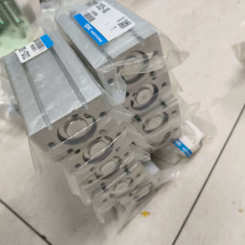 SMC   CDU25-50D  CU0D56 有10个，全议价