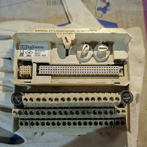 ABB模块底座.具体什么型号不知道 标签被撕掉了.图3、图4议价