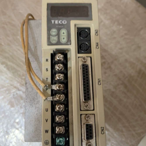 东元伺服驱动器JSDEP-20A，实物拍摄，成色轻微使用痕迹议价