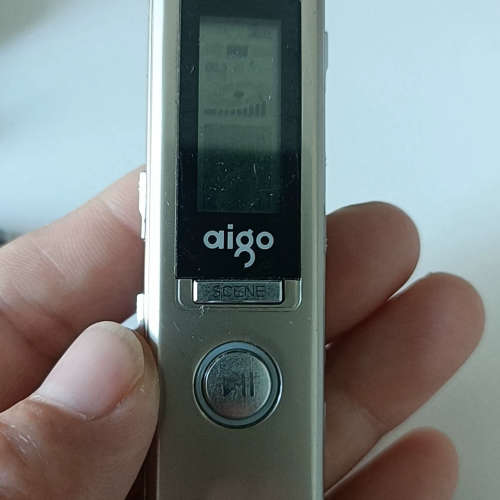 爱国者R6611录音笔，8G内存，香槟金色，功能正常，二手物议价