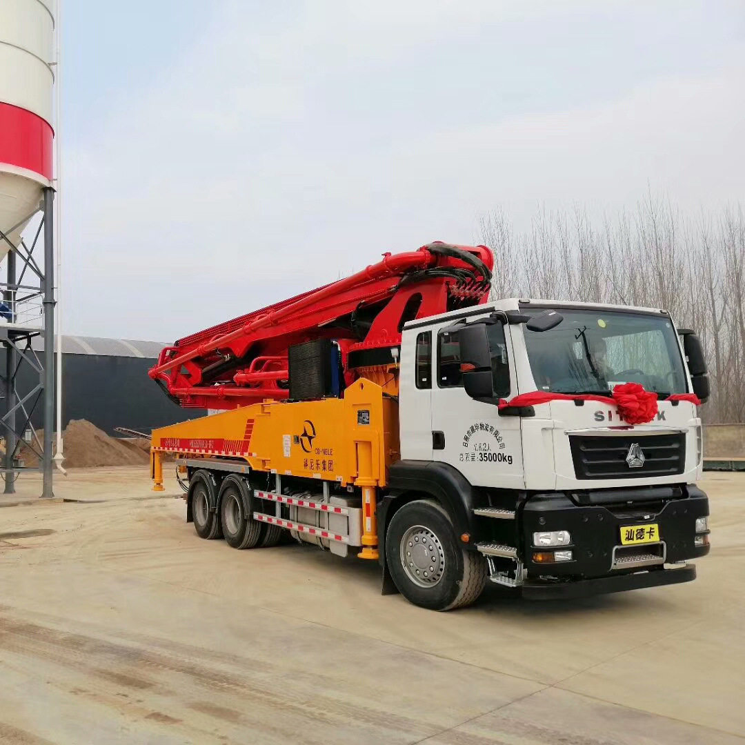 青岛科尼乐50米汕德卡底盘泵车 混凝土泵车 6节臂泵车 三桥泵车