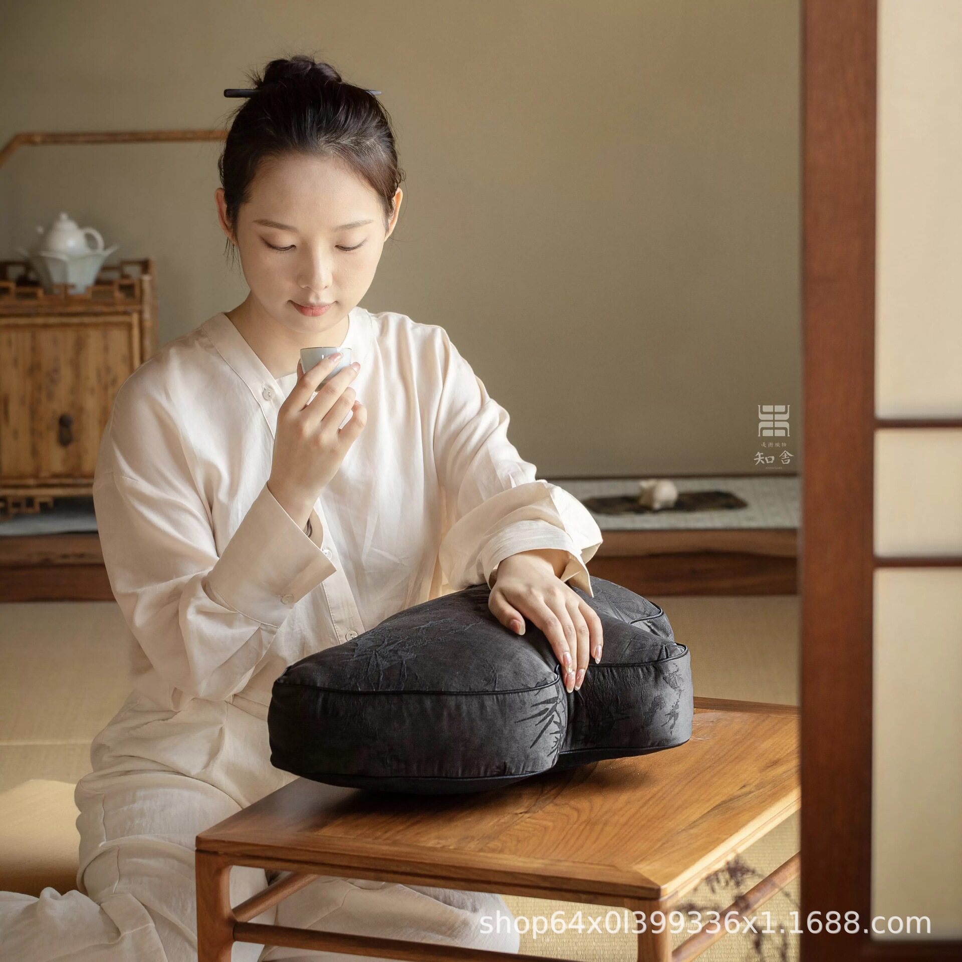 知舍 香云纱墨竹高山靠枕 茶室 办公室 中式靠垫座椅沙发久坐靠背